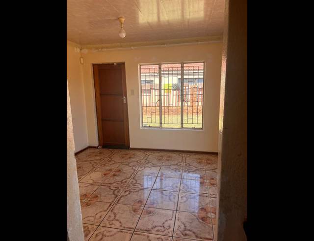 2 BEDROOM HOUSE FOR SALE IN MMABATHO 15